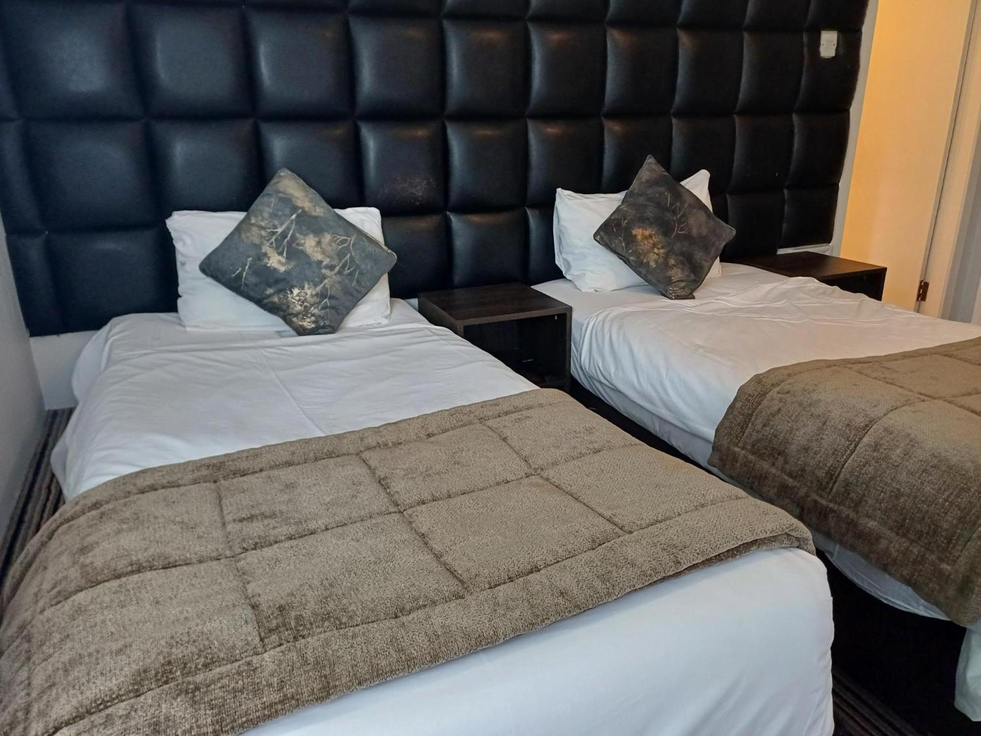 Kings Park Hotel Glasgow Room photo