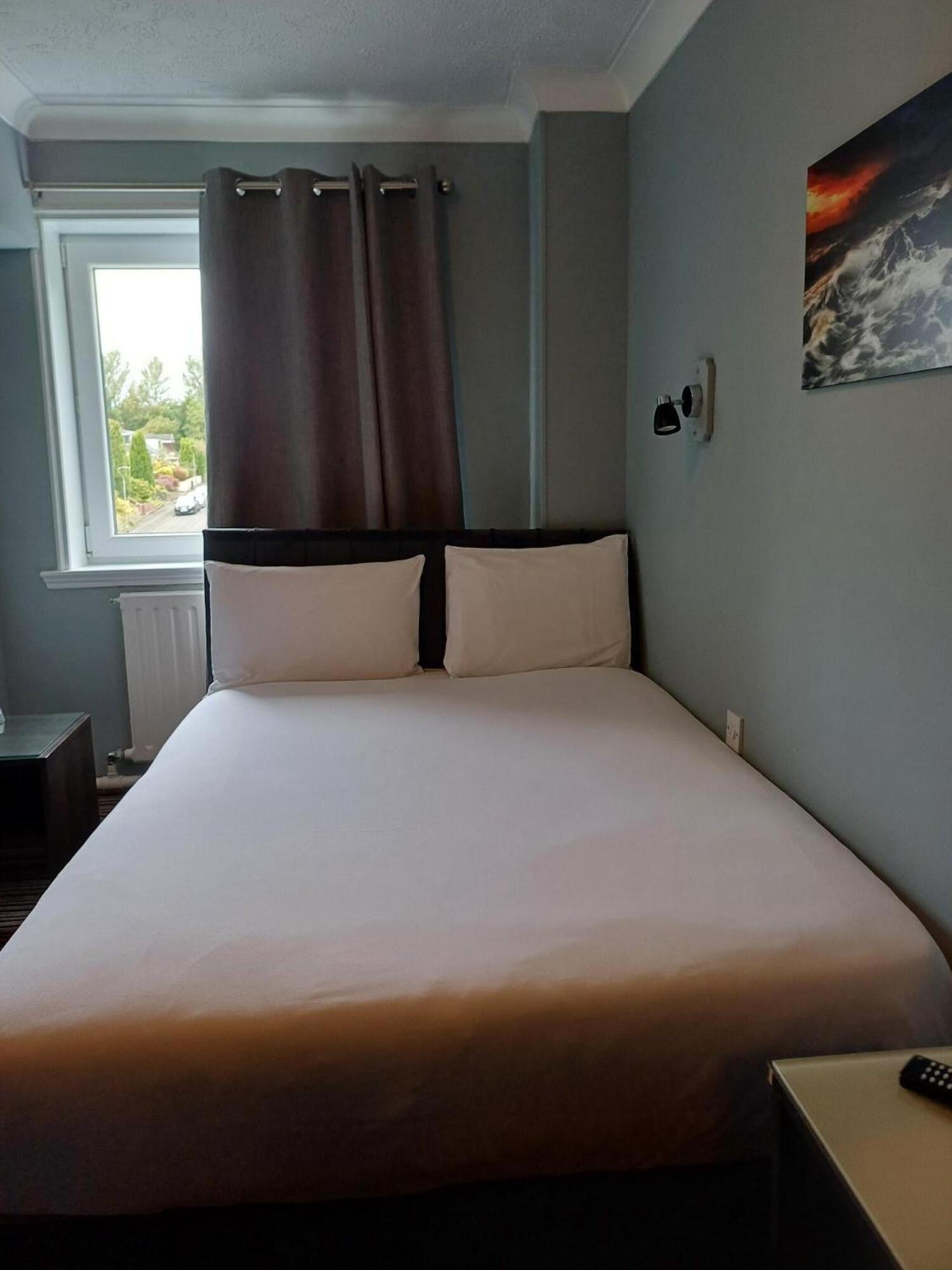 Kings Park Hotel Glasgow Room photo